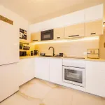 Skyview Apartment *